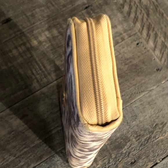 ❤️Gigi Hill Rita Wallet. Tons of space and slot to keep organized - Picture 5 of 13